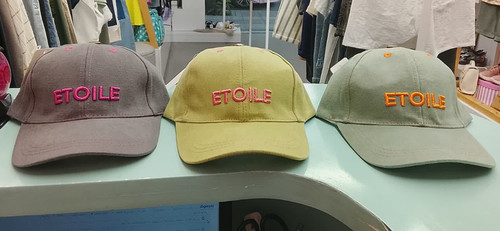 کلاه Etoile در ۶ رنگ ترک کتان(سایز بالای ۸ سال . سایز بالای دور سن ۴۸ سانت )